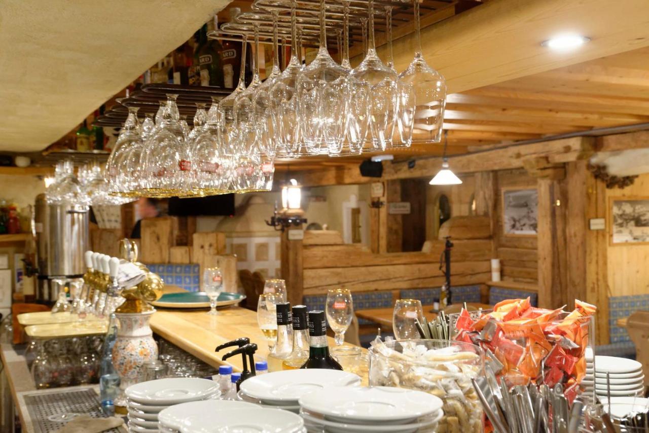 Hotel 3 Etoiles -Restaurant Le Pilatus Корчевел Екстериор снимка